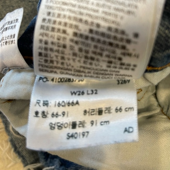 Levi Cut Off Jean Shorts - Picture 2 of 5